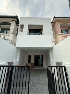 ขายทาวน์เฮ้าส์สวย 2ชั้น  “Land&House” เนื้อที่: 18 ตรว.
