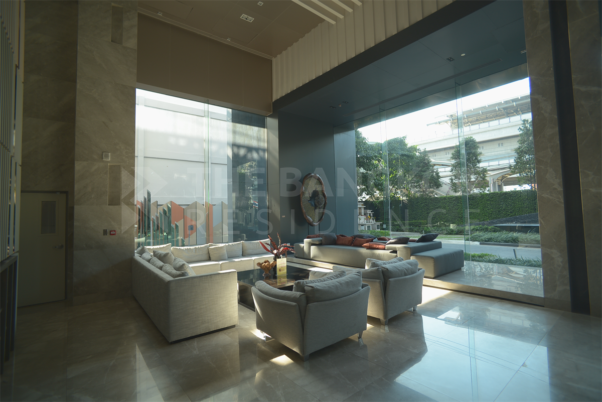 picture The Room BTS Wongwianyai Luxuriously Elevated Unit near BTS Wongwian Yai - 3/9