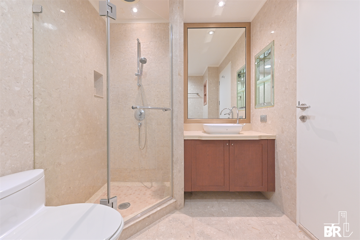 picture Baan Siri Ruedee near BTS Phloen Chit Luxury Condo at Special Price - 6/9