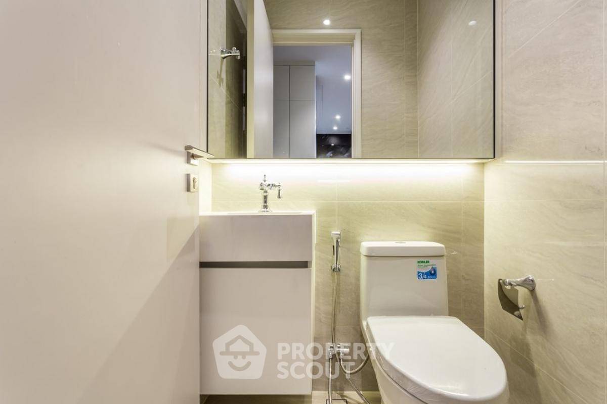 picture 2-BR Condo at Muniq Langsuan near BTS Ratchadamri (ID 1999579) - 6/26