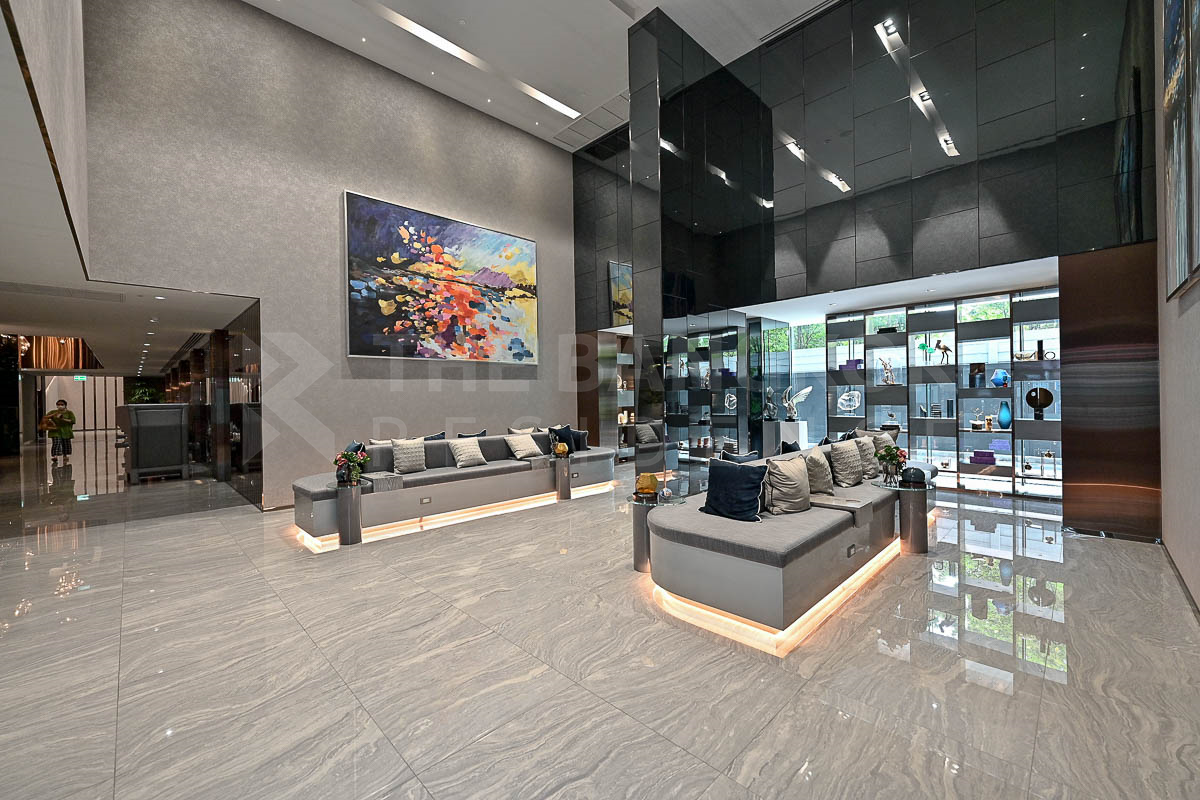 picture Live the Luxury Style in a High-potential Location Life Asoke - Rama 9 near MRT Rama 9 Station - 8/9