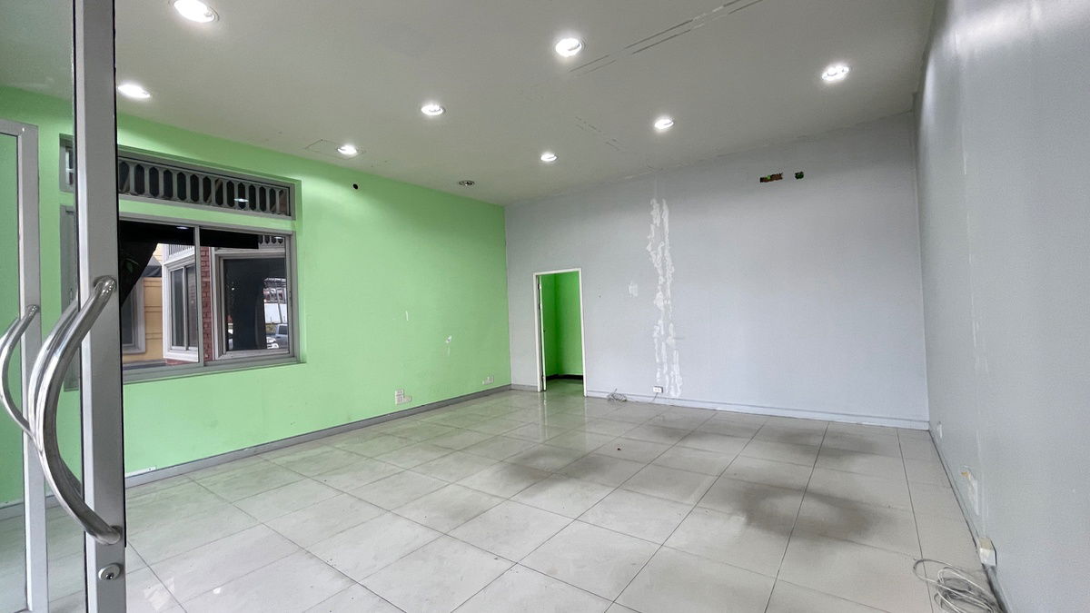 รูป ให้เช่า ออฟฟิศ สำนักงาน Office ไอเพลส แหลมฉบัง ติดถ.สุขุมวิท อ.ศรีราชา จ.ชลบุรี - รูปที่ 1/8
