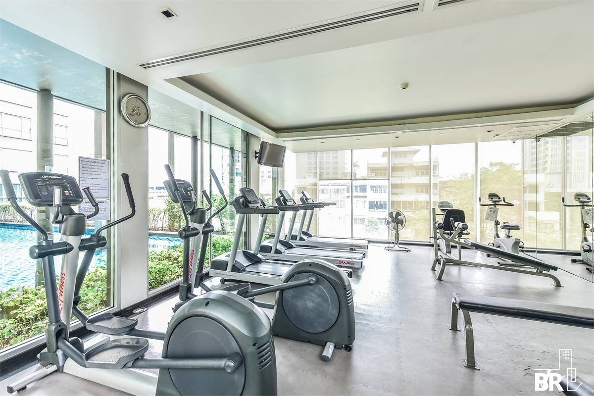 picture Live the Luxury Style in a High-potential Location Hive Taksin near BTS Wongwian Yai - 2/6