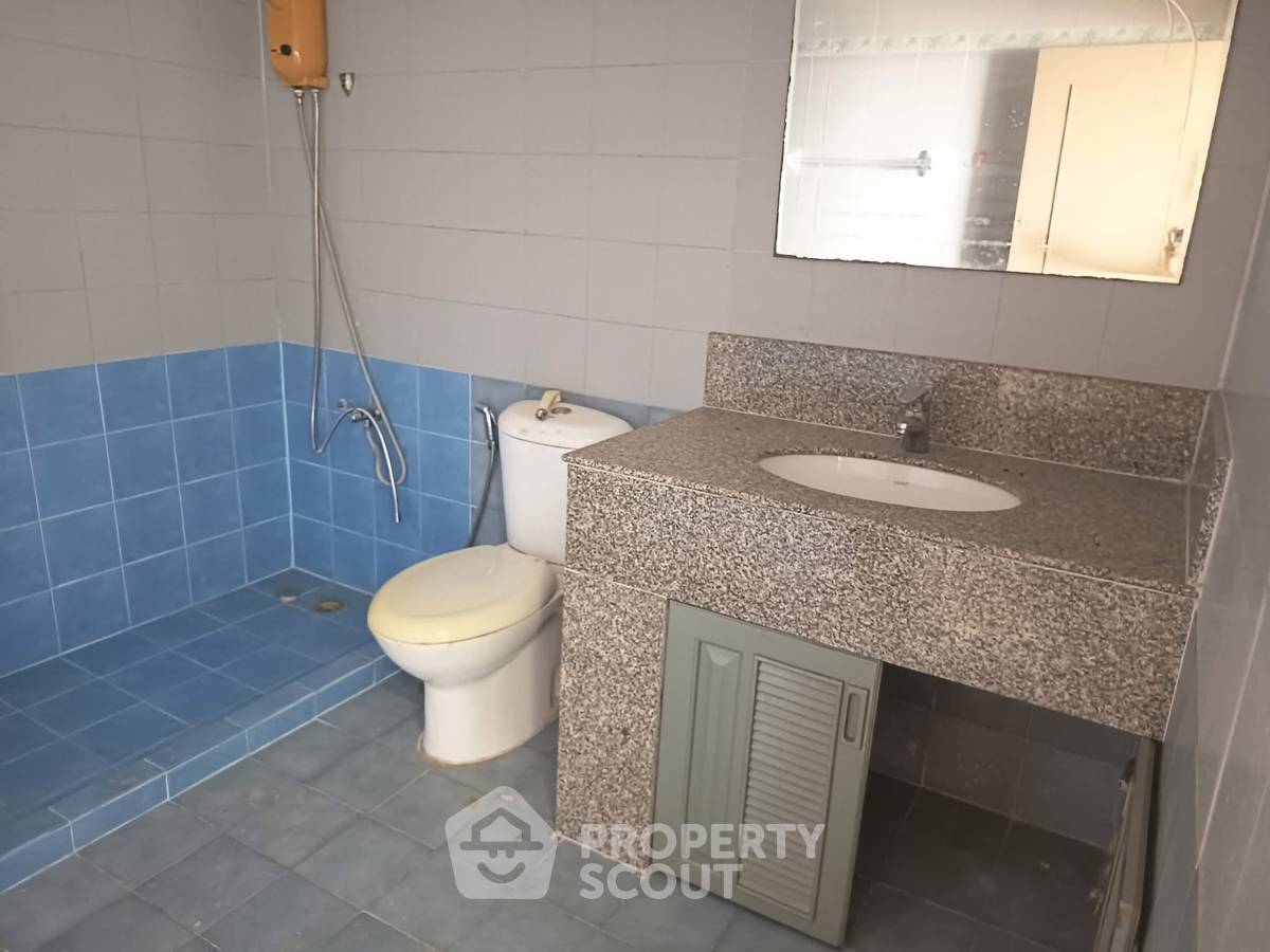 picture 3-BR Condo at View Talay 3 close to Phratamnak (ID 2209600) - 11/12