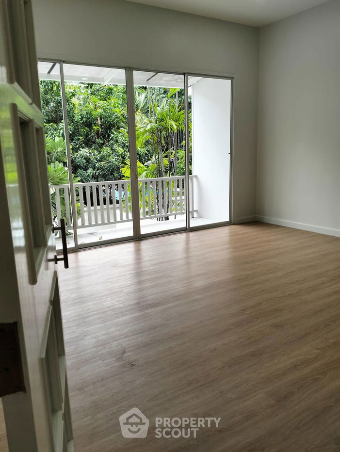 picture 4-BR Townhouse near MRT Sukhumvit (ID 2098222) - 10/20