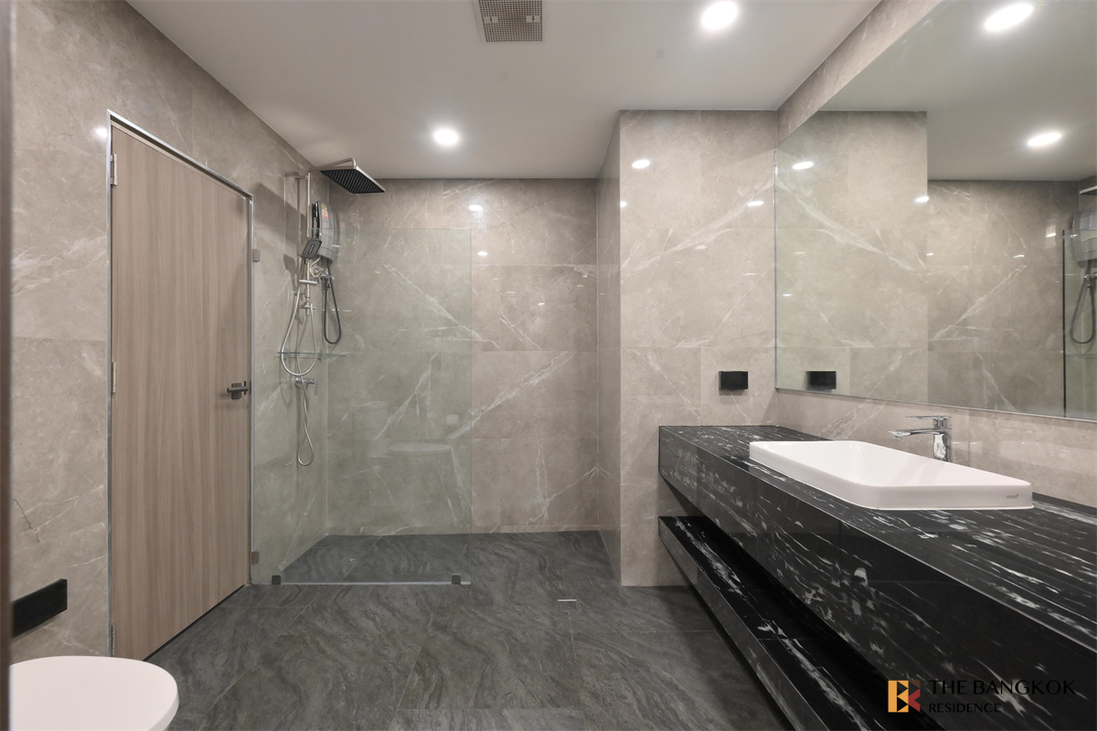 picture Crystal Garden  Luxury Unit, Ready for You Without the Wait - 1/10