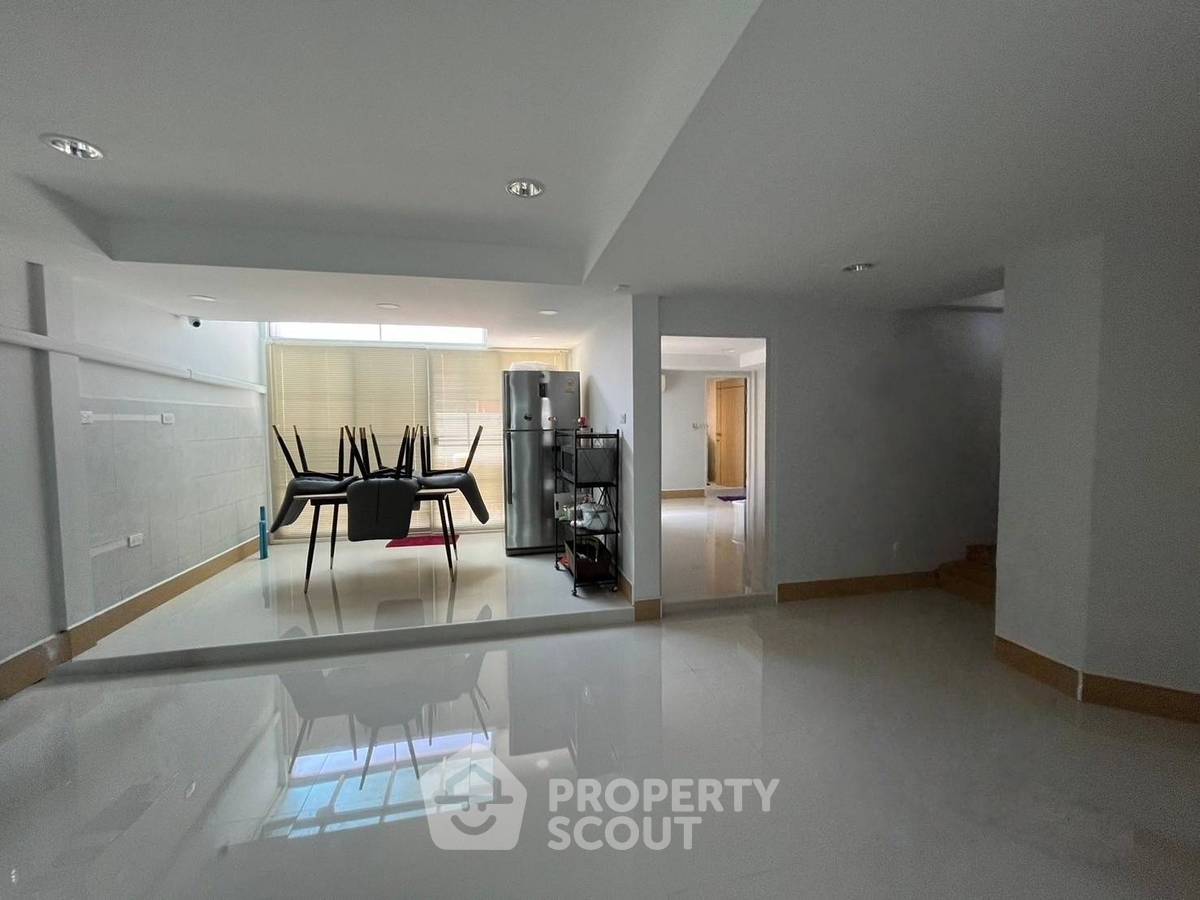 รูป ทาวน์เฮาท์ 3-ห้องนอน ใกล้ BTS ห้าแยกลาดพร้าว (ID 2035788) - รูปที่ 4/21