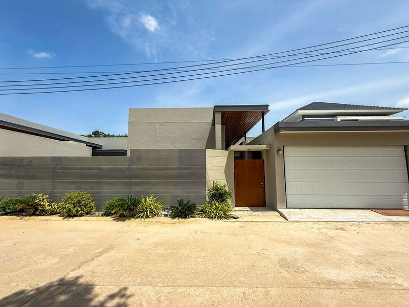 picture Single house for sale, Huai Yai, Phrom, Sriracha, beautiful house with private swimming pool - 1/20
