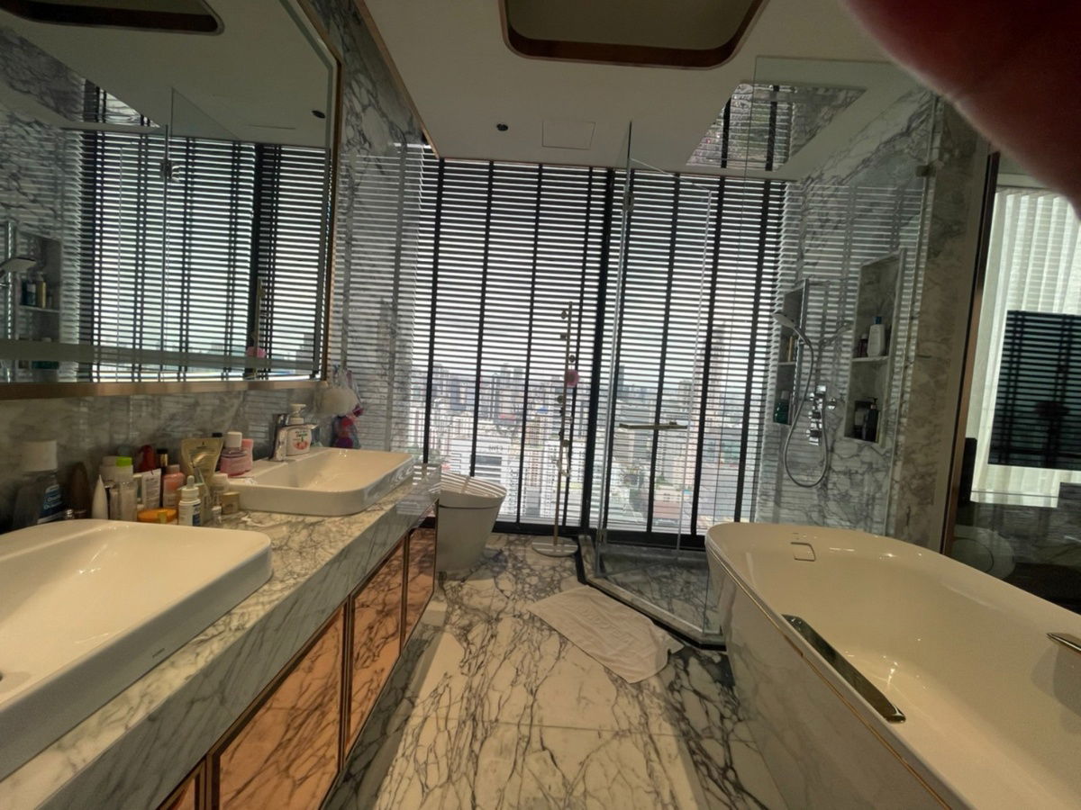 รูป PENTHOUSE TOP FLOOR ! เฟอร์ครบแต่งสวยพร้อมเข้าอยู่  ใช้ Smart home tech อัตโนมัติทั้งหมดทั้งเปิดม่าน  - รูปที่ 13/17