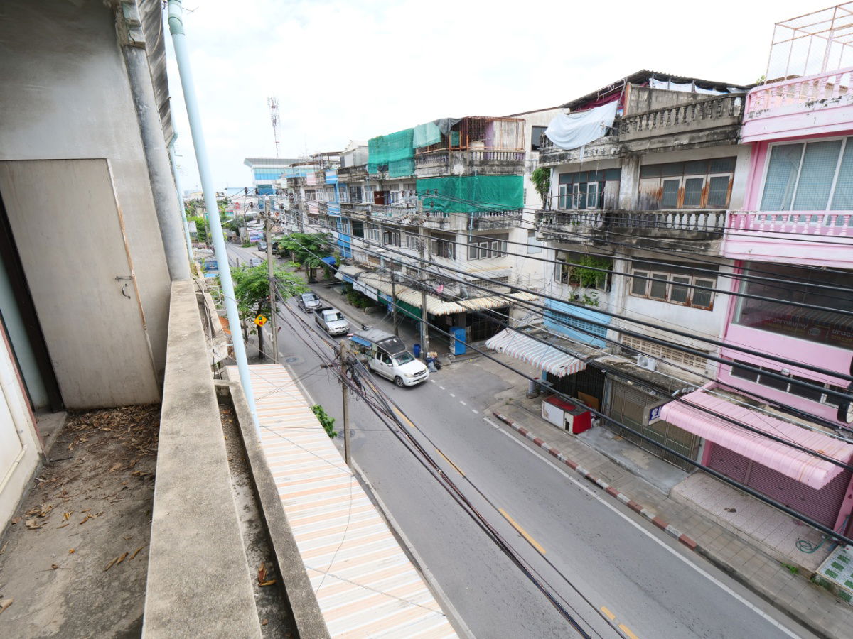 รูป ขายอาคารพานิชย์ 3.5 ชั้น 19 ตรว. ซอยกำนันแม้น ราคาดีที่สุดในย่านนี้ ขายเพียง 2.2 ล้าน หน้ากว้าง 4 เมตร พื้นที่ใช้สอยประมาณ 220 ตรม.  - รูปที่ 40/80