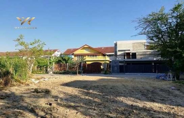 Land for sale   Srinakarin land, Soi 45, 1 ngan, distance 1.2 km. to the BTS station. Srinakarin Soi 38