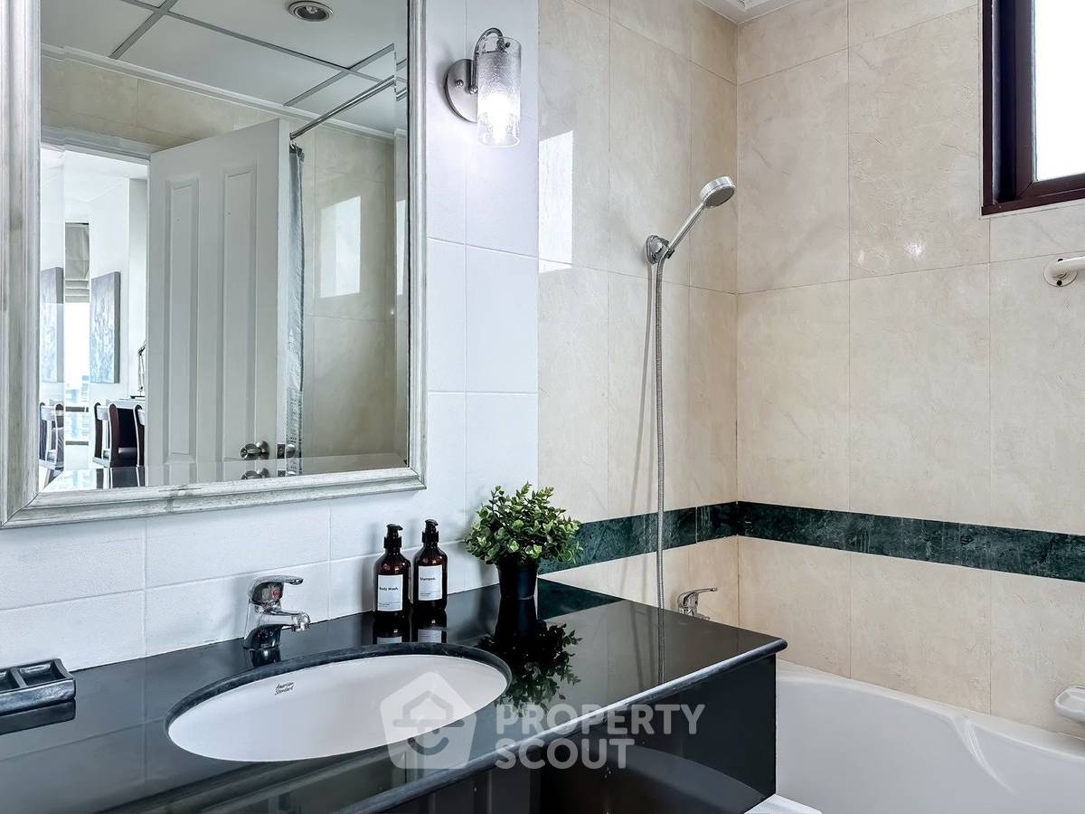 picture 2-BR Condo at Supalai Oriental Place Sathorn Suanplu near MRT Lumphini (ID 2063367) - 10/11
