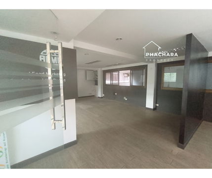 Office Space for Rent in the Heart of Bangkok ⭐ Size: 112 sqm | Located on Lan Luang Road | Parking Available