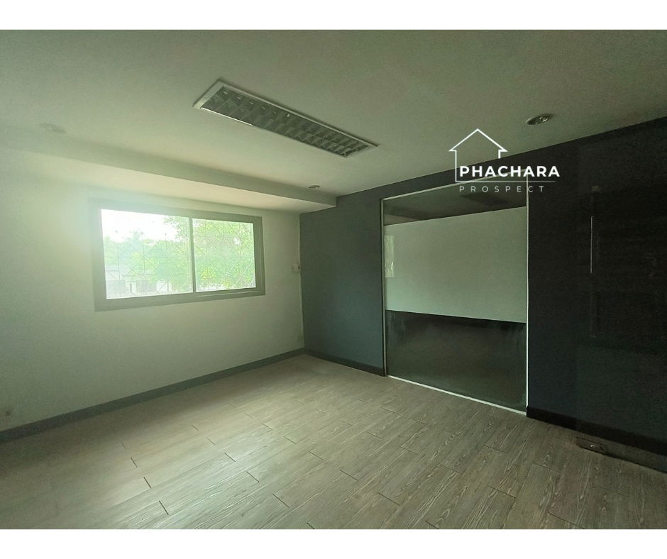 รูป พื้นที่สำนักงานให้เช่าใจกลางเมือง พื้นที่ 112 ตรม. ถ.หลานหลวง มีที่จอดรถ ทำเลดีใจกลางเมือง ใกล้สถานที่ราชการ แลนด์มาร์คสำคัญ สถานที่ท่องเที่ยวต่างๆ - รูปที่ 7/13