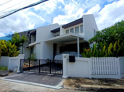 บ้านแฝด ลำลูกกา ปทุมธานี : Call : 089-184-1924 หมู่บ้านการ์เด้นโฮม วิลเลจ ซอยพหลโยธิน 60 บ้านแฝดแปลงมุม 50 ตารางวา 3 นอน 3 น้ำ 1 ห้องเมด เรือนรับรอง ใกล้ BTS แยก คปอ.