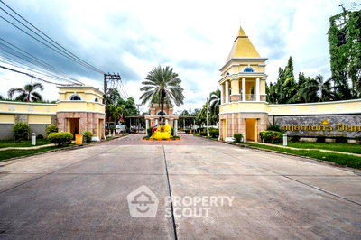 Houses for sale Borommaratchachonnani Rd. : 3-BR House in Sala Thammasop (ID 2016493)