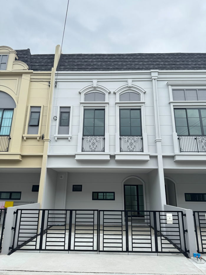 รูป ทาวน์โฮม 2 ชั้น 133 ตร.ม. สุดไพรเวทที่มีสนามหญ้าหลังบ้าน - รูปที่ 1/10