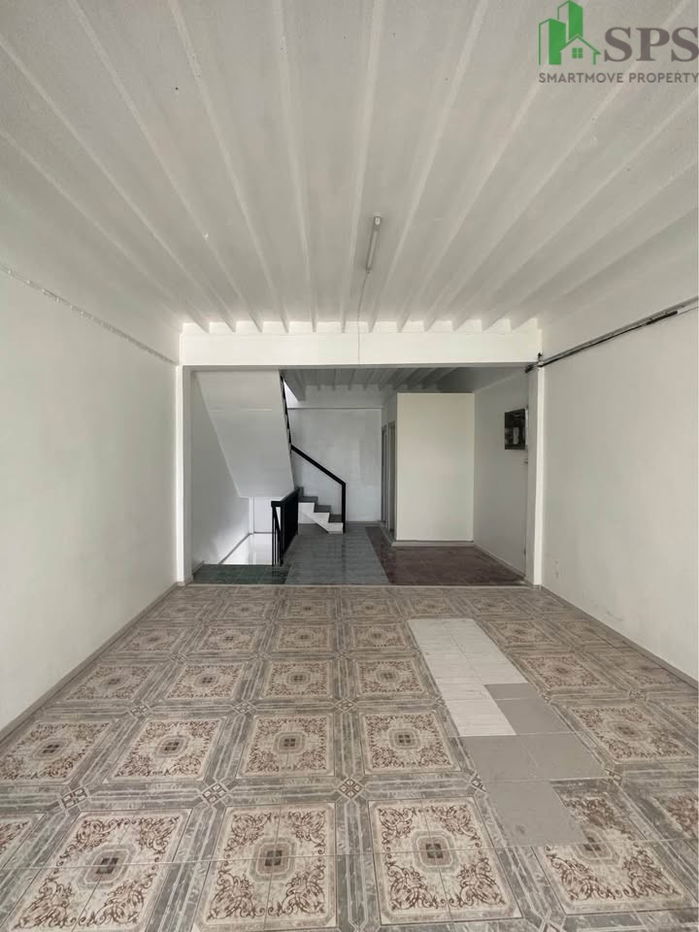 picture Commercial building for rent near BTS Punnawithi (SPSAD3050) - 7/12