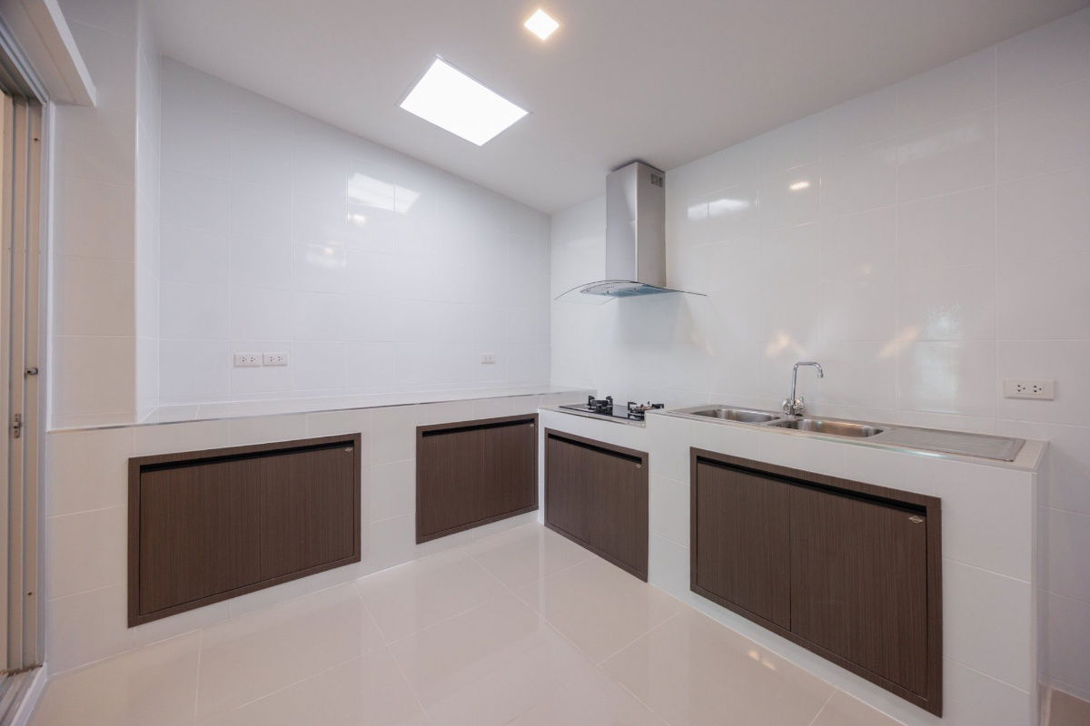 รูป 🏘 บ้านทาวน์เฮ้าส์ 2 ชั้น รีโนเวทใหม่ โซนวิชิต ทำเลดี ใกล้สิ่งอำนวยความสะดวก เหมาะสำหรับครอบครัว 🏘 - รูปที่ 11/13