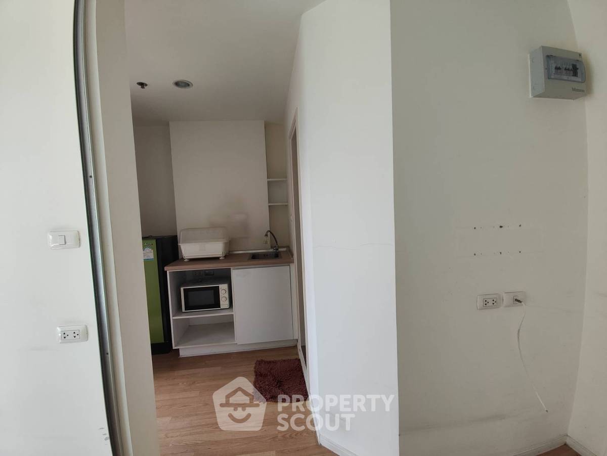 picture 1-BR Condo at Lumpini Ville Ramkhamhaeng 60/2 in Hua Mak (ID 2095806) - 8/20