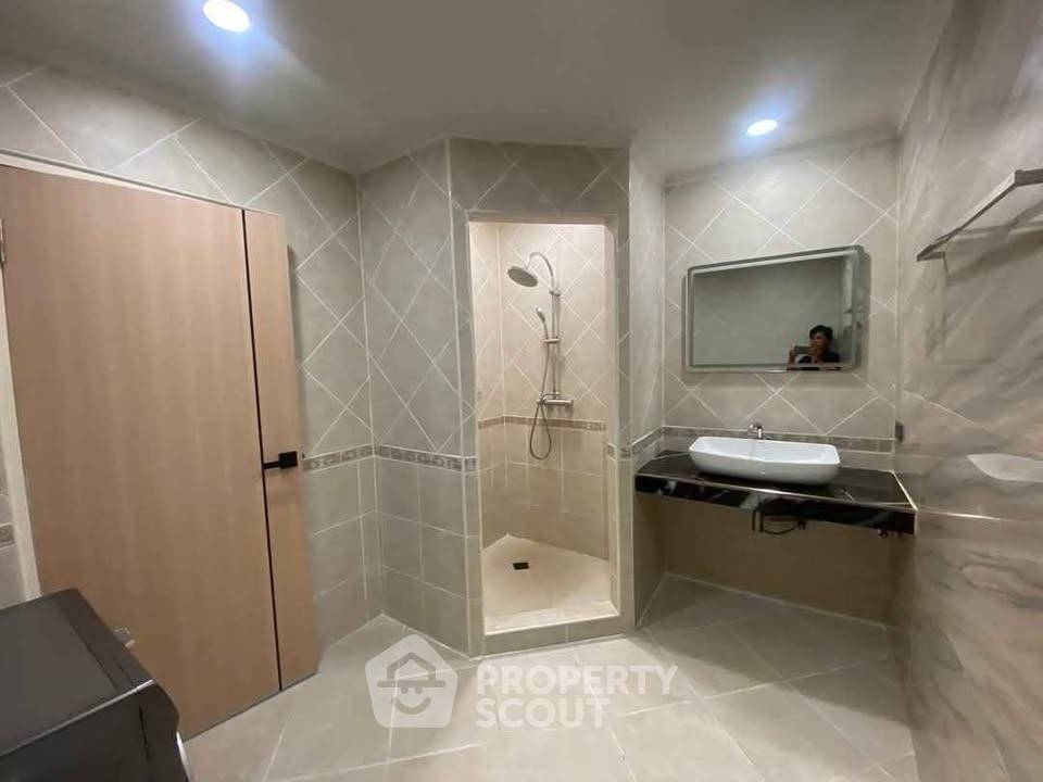 picture 2-BR Condo at View Talay Residence 5 Pratumnak close to Phratamnak (ID 2209863) - 9/18