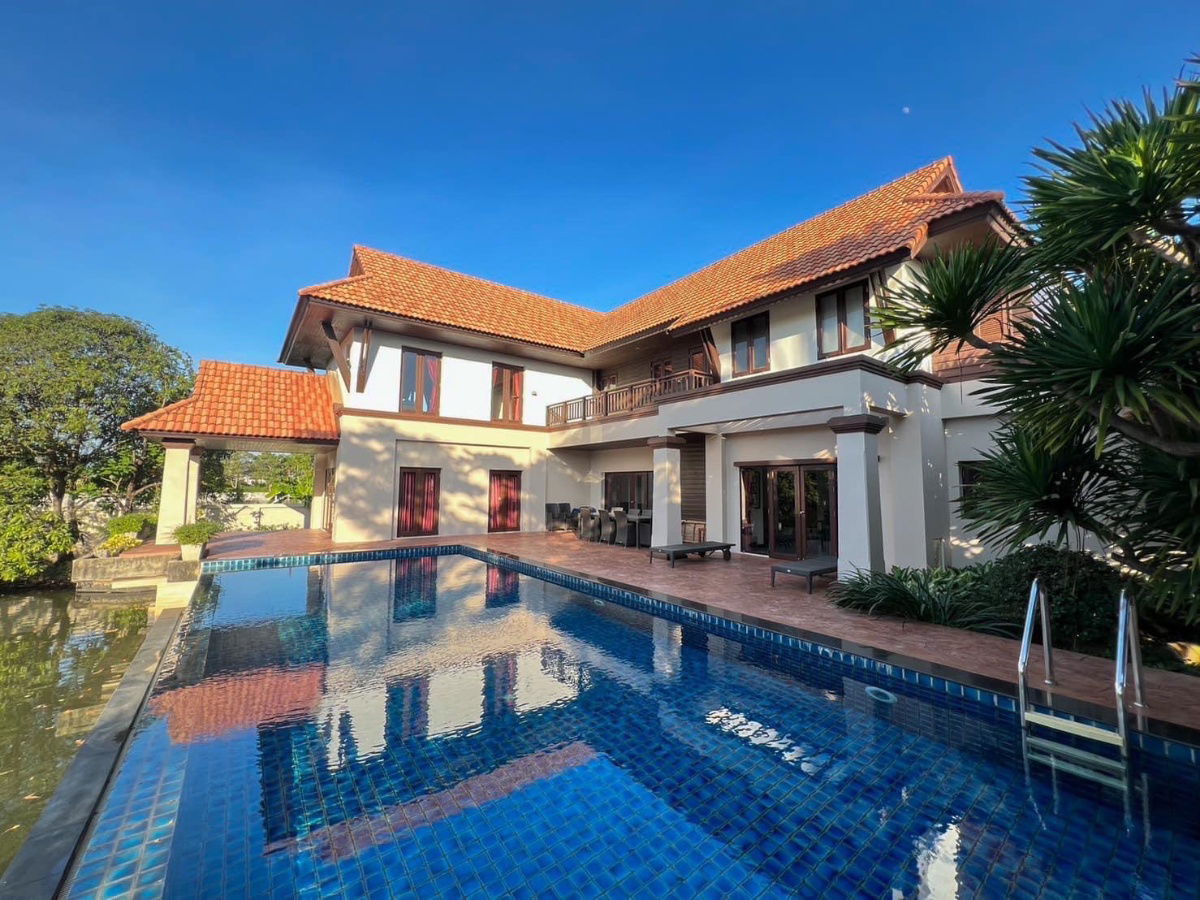 picture Luxury Waterfront Resort-Style Home for Sale, Lat Krabang–Suvarnabhumi Area | 2-Rai Land with Private Pool & Pond | Near Motorway - 5/18
