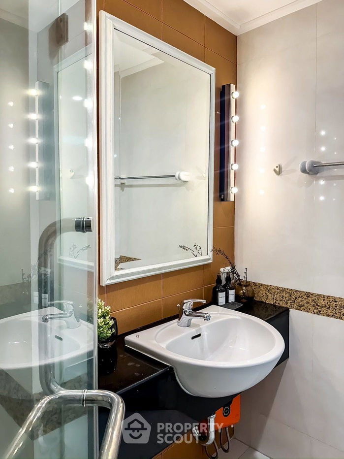 picture 2-BR Condo at Supalai Oriental Place Sathorn Suanplu near MRT Lumphini (ID 2063367) - 9/11