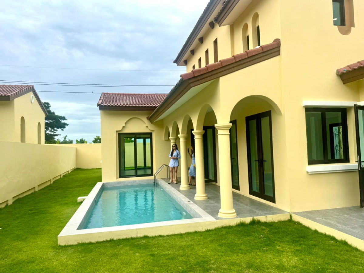 picture 🏡 For sale: Single-storey pool villa 🏊🏻‍♂️ Swimming pool (new house) 💰 Price 9,900,000 baht 🔅 Southeast front of the house - 8/30