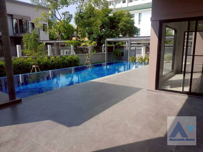 picture 🔼🔽 AccomA 📩  Modern Pool Villa with Lawn and Covered Deck (AA24156) - 5/18
