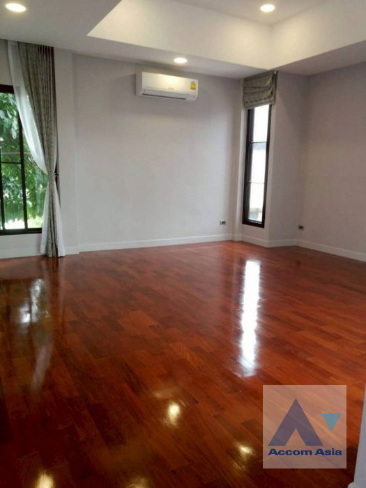 picture 🔼🔽 AccomA 📩  Modern Pool Villa with Lawn and Covered Deck (AA24156) - 14/18