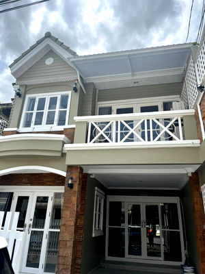 เช่าทาวน์โฮม ล้ง 1919 : ให้เช่าทาวน์โฮม 2 ชั้น รีโนเวทใหม่หมดทั้งหลัง บ้านสวยเฟอร์นิเจอร์ครบ บิ้วอินทั้งหลังสวยมากบ้านอยู่ซอยนราธิวาสฯ 22 (หมู่บ้านวัฒนา)