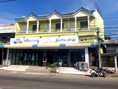 อาคารพาณิชย์ เมืองนครสวรรค์ นครสวรรค์ : ขาย ตึกติดถนน 3 คูหาทะลุถึงกัน