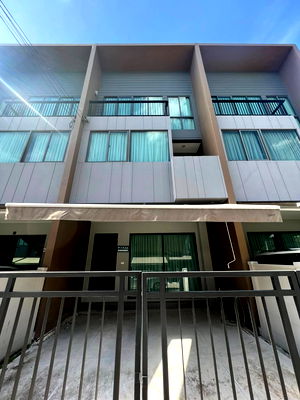 Townhouses for rent : For Rent Baan Klang Muang Rama 9-Krungthep Kreetha ** Special discount 10% ** Property Code J005 Contact Line ID: nudlee