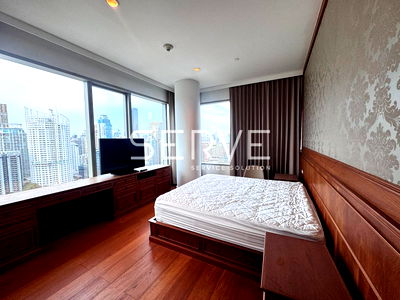 คอนโดให้เช่า : 3 Beds with Bathtub Large Room Good Location Close to BTS Ratchadamri 300 m. / For Rent-185 Rajadamri