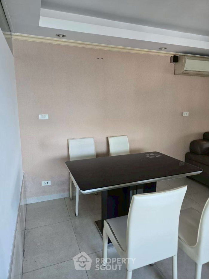 picture 2-BR Condo at I.T.F. Silom Palace Condominium near BTS Chong Nonsi (ID 2211805) - 6/10