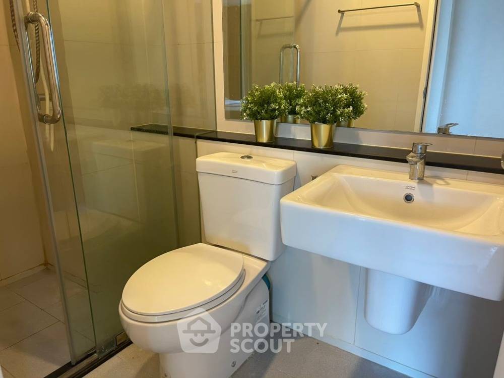 picture 1-BR Condo at Aspire Erawan near BTS Chang Erawan (ID 817919) - 7/15