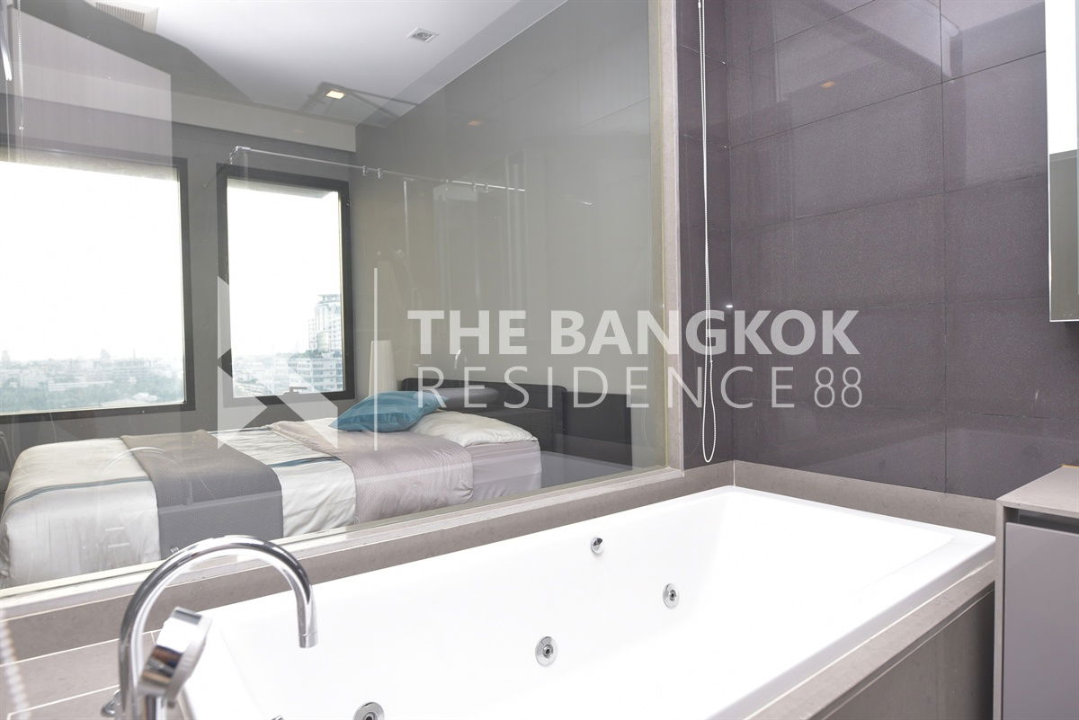 picture urgent!! Empty room 31 Aug 68 Beautiful M Phayathai Big room 1 Bedroom 49 sqm. Only 25k/Month - 1/4