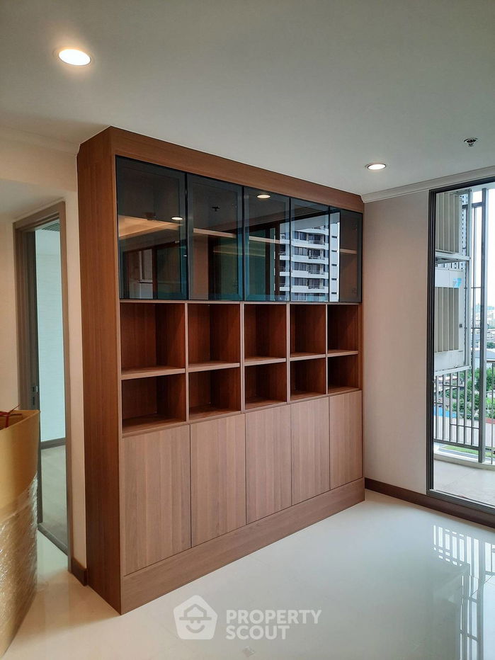 picture 2-BR Condo at Supalai Oriental Sukhumvit 39 near MRT Phetchaburi (ID 1176795) - 4/7