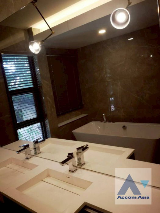 picture 🔼🔽 AccomA 📩  Modern Pool Villa with Lawn and Covered Deck (AA24156) - 17/18