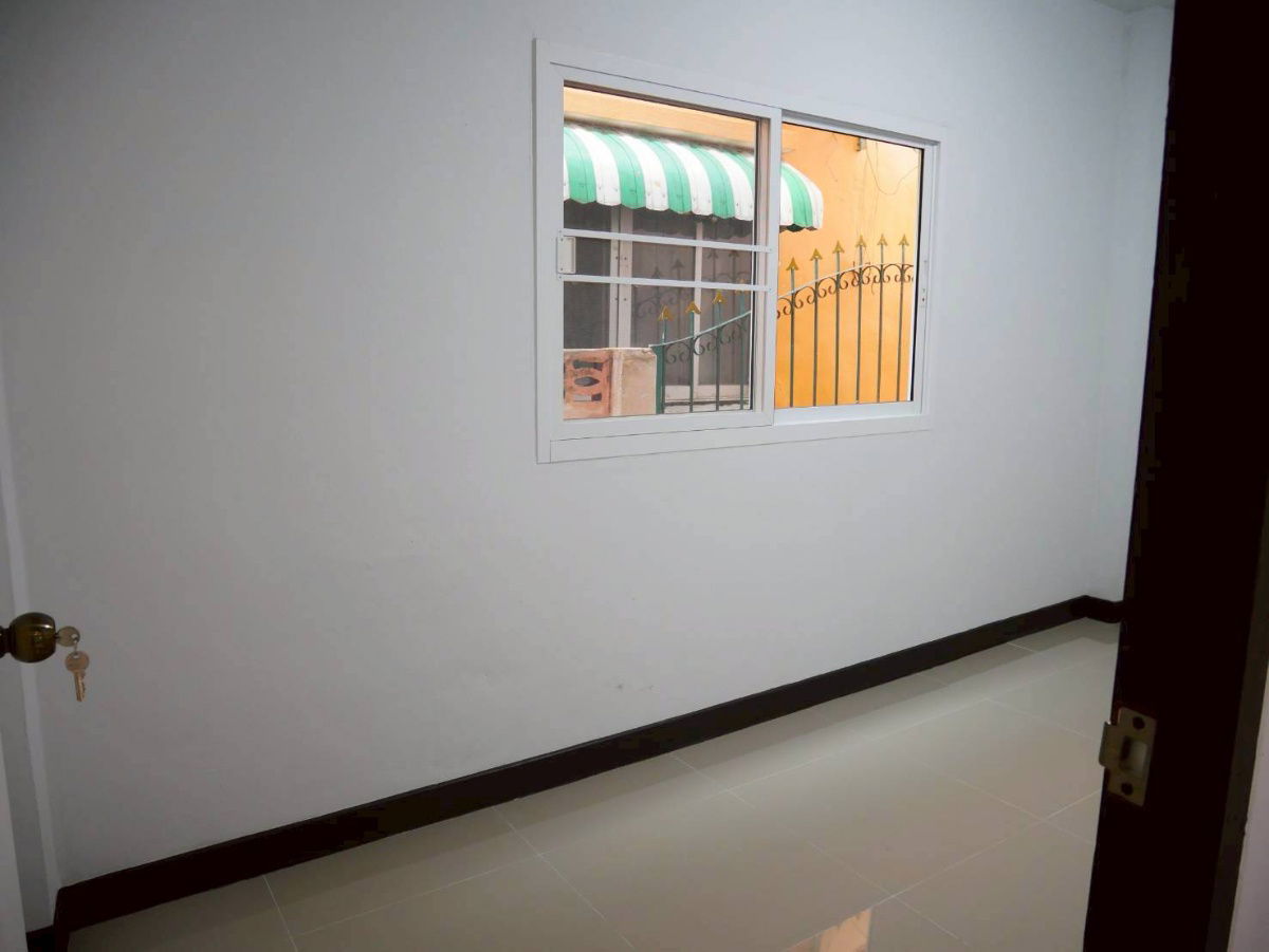 รูป S2924 ขายบ้านเดี่ยว1ชั้น รีโนเวทใหม่ หมู่บ้านอมรทรัพย์ อยู่วิทยา 18   - รูปที่ 7/11