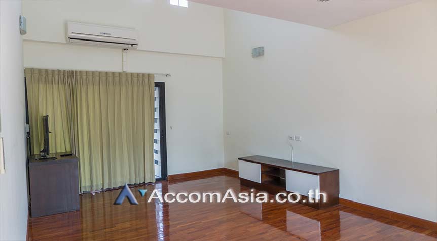 รูป 🔼🔽 AccomA 📩 Pet friendly 4 BR House in  (90237) - รูปที่ 10/17