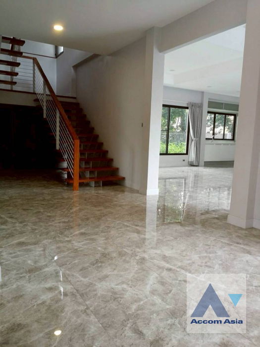 picture 🔼🔽 AccomA 📩  Modern Pool Villa with Lawn and Covered Deck (AA24156) - 7/18