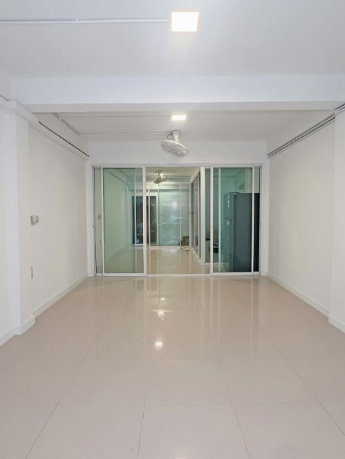 picture For Rent: 5-Storey Commercial Building / Home Office – Sukhumvit 95, Only 100m to BTS Bang Chak - 2/10