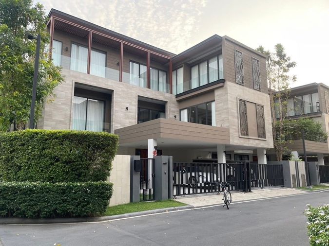 For rent, Vana Residence 3 floors 4 beds with elevator. Ready to move in 