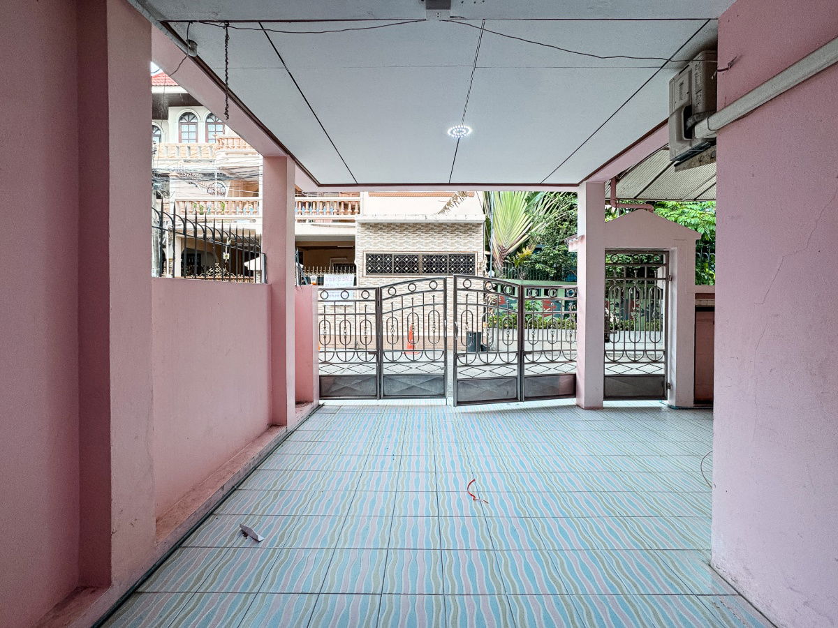 รูป ขายทาวน์โฮม 3 ชั้น หมู่บ้าน อิ่มอัมพร1 ซอยจรัญฯ 13 6 ห้องนอน 3 ห้องน้ำ เพียง 4.19 ล้าน!!! - รูปที่ 30/52