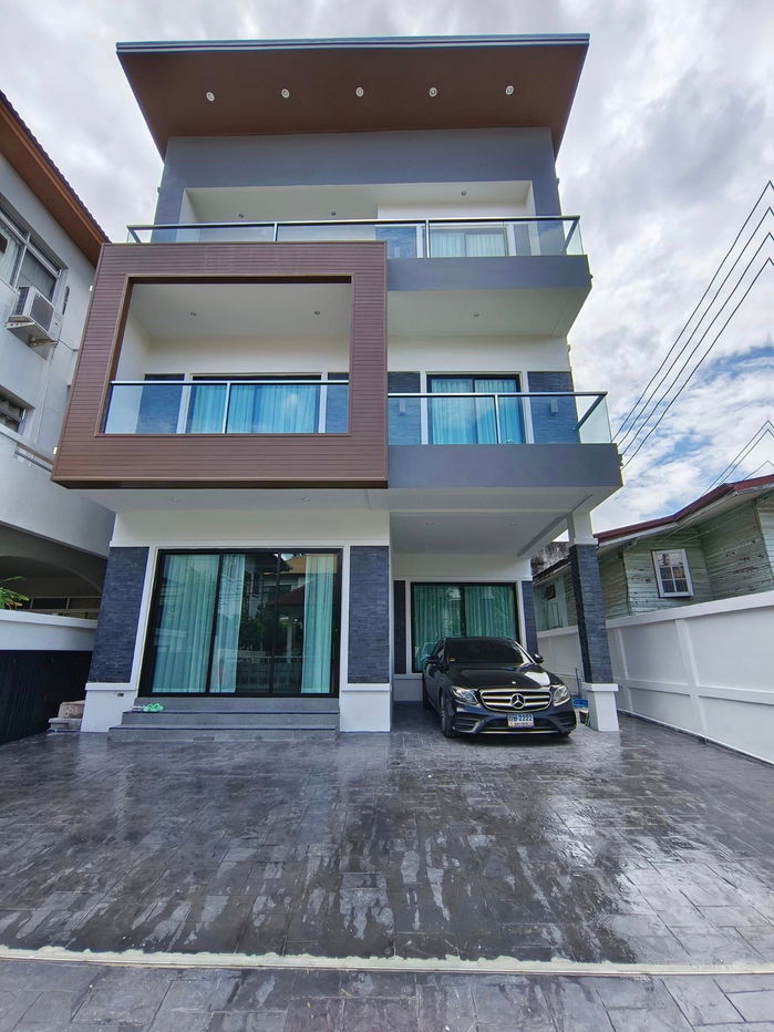 รูป เช่าบ้านเดี่ยวสร้างใหม่ 3 ชั้น สุขุมวิท 65 - รูปที่ 29/32