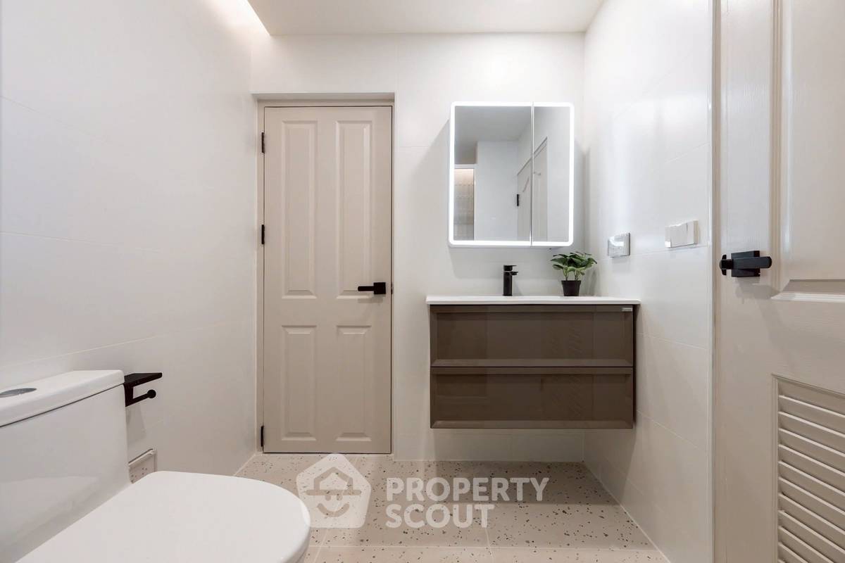 picture 4-BR Condo at The Executive Regent in Chong Nonsi (ID 2209864) - 14/14