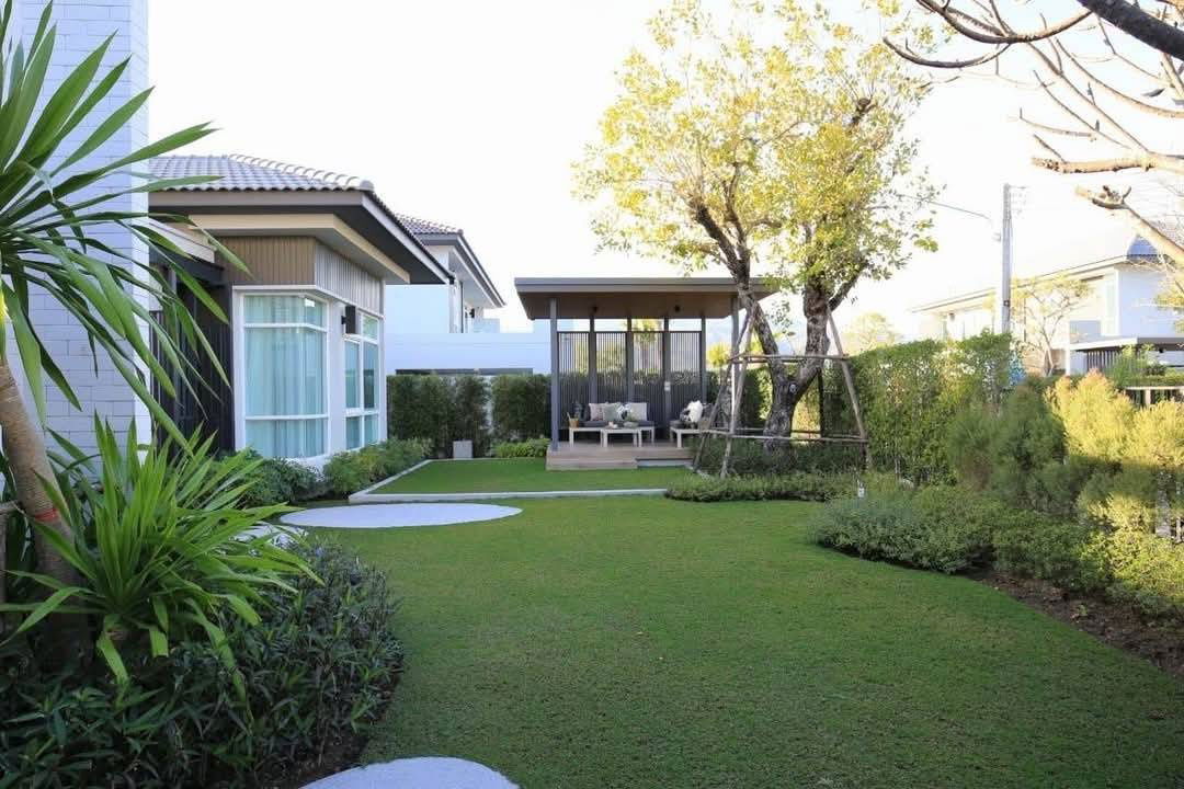 รูป ขายบ้านโครงการมัณฑนา ซีรีนเลคเชียงใหม่ 5 ห้องนอน ตกแต่งเรียบร้อย ใกล้ทะเลสาบของโครงการ วิวดอยสุเทพ และ วัด พระธาตุดอยคำ - รูปที่ 2/17