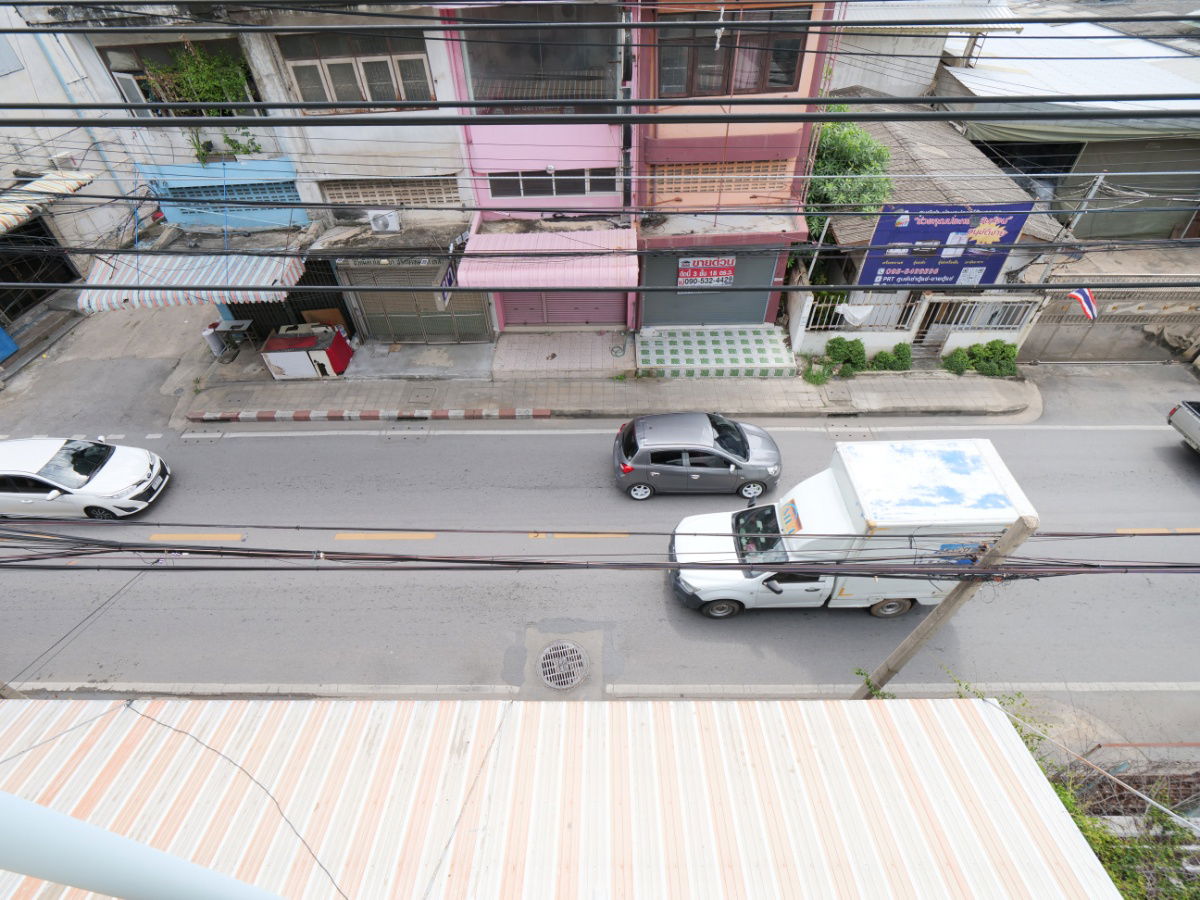 รูป ขายอาคารพานิชย์ 3.5 ชั้น 19 ตรว. ซอยกำนันแม้น ราคาดีที่สุดในย่านนี้ ขายเพียง 2.2 ล้าน หน้ากว้าง 4 เมตร พื้นที่ใช้สอยประมาณ 220 ตรม.  - รูปที่ 42/80
