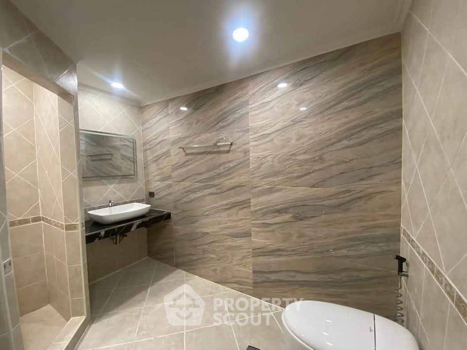 picture 2-BR Condo at View Talay Residence 5 Pratumnak close to Phratamnak (ID 2209863) - 10/18